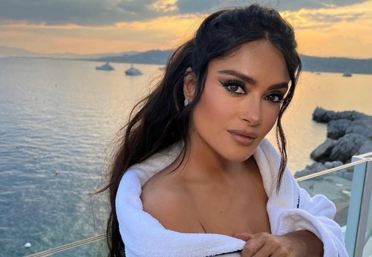 (Видео) Никол Кидман ја турна Салма Хајек на модна ревија: Непријателки