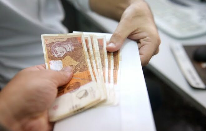 Paga minimale  Mickoski  Marrëveshja duhet të arrihet me punëdhënësit  Qeveria është e gatshme ta mbështesë