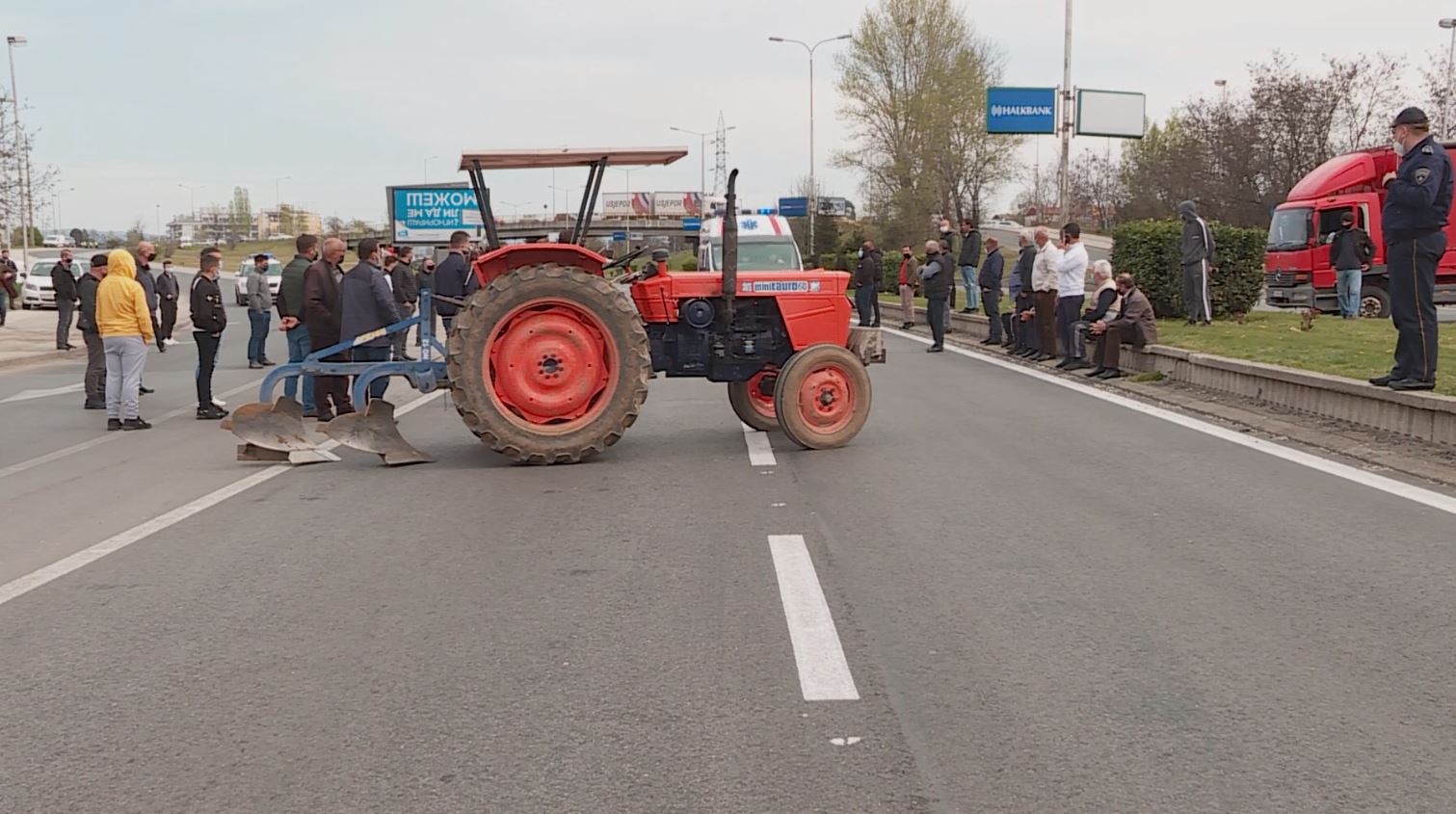 Nëse deri të premten nuk kryhet pagesa e subvencioneve  Bujqit do të bllokojnë rrugët kryesore 