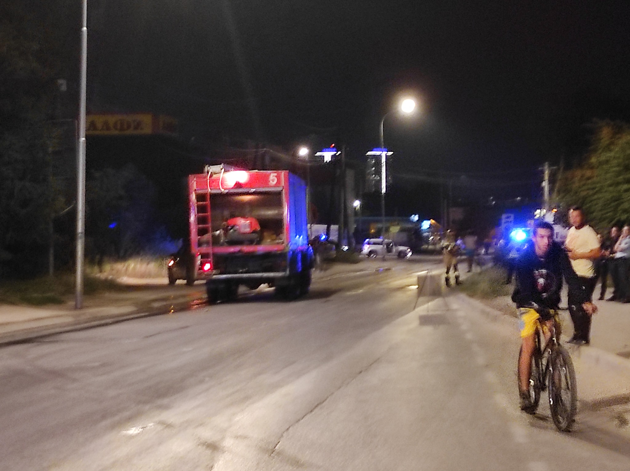 oher-dy-persona-ndezin-mbeturinat-perfshihet-ish-ndertesa-tregtare