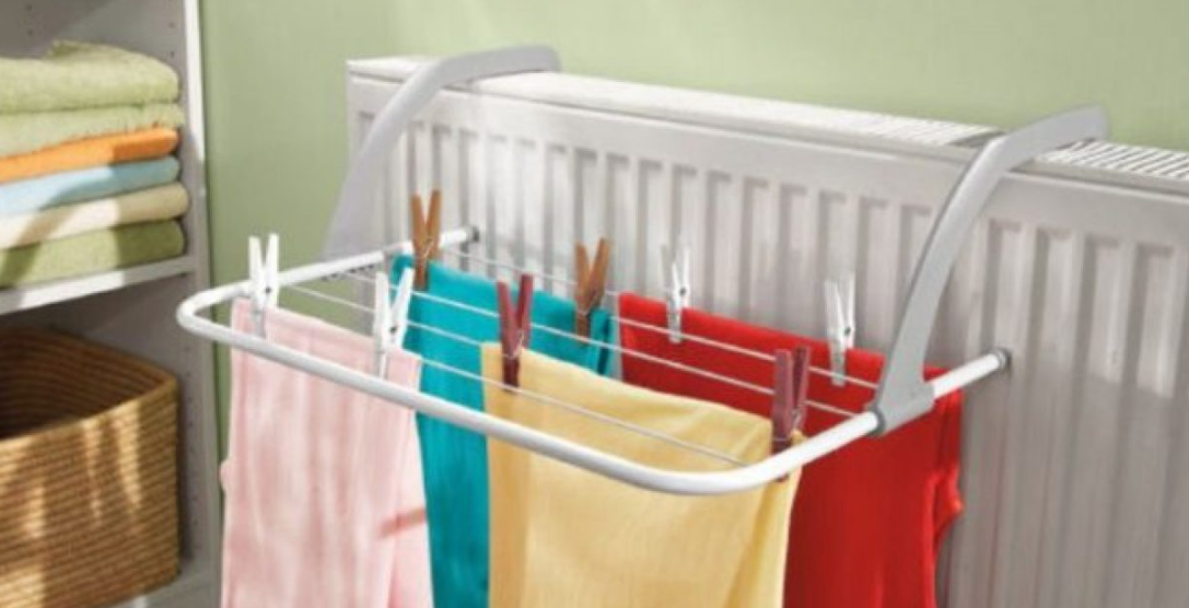 Është e rrezikshme  Ja pse nuk duhet t i thani rrobat në radiator