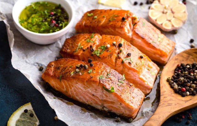 Cili peshk ia kalon salmonit për nga ushqimi?