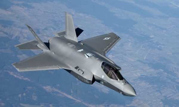 dy-f-35-te-nato-s-ngriten-ne-ajer-per-te-kapur-nje-aeroplan-spiun-rus-prane-norvegjise