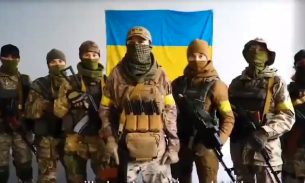 Ndërsa gratë në botë protestojnë e festojnë, shumë gra në Ukrainë kanë  kapur armët dhe mbrojnë shtetin e tyre - Alsat