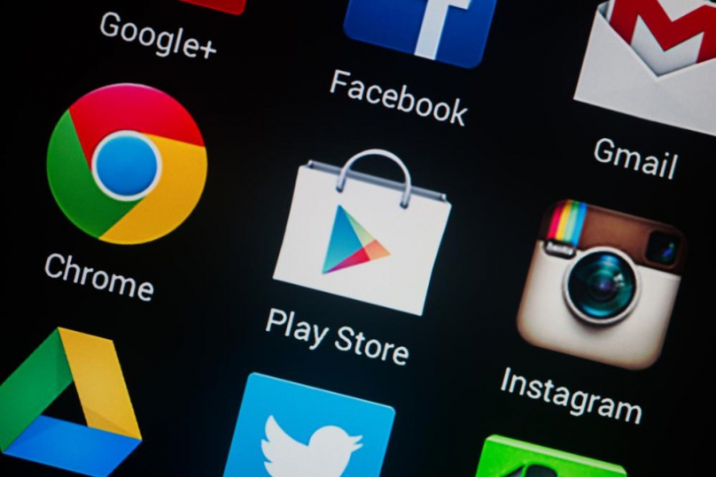 Mbi 300 aplikacione u hoqën nga Google Play Store