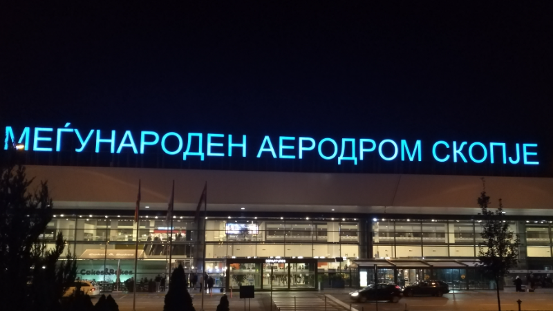 Për shkak të mjegullës anulohen fluturimet në Shkup  nga Aeroporti apelojnë që qytetarët të kontrollojnë oraret