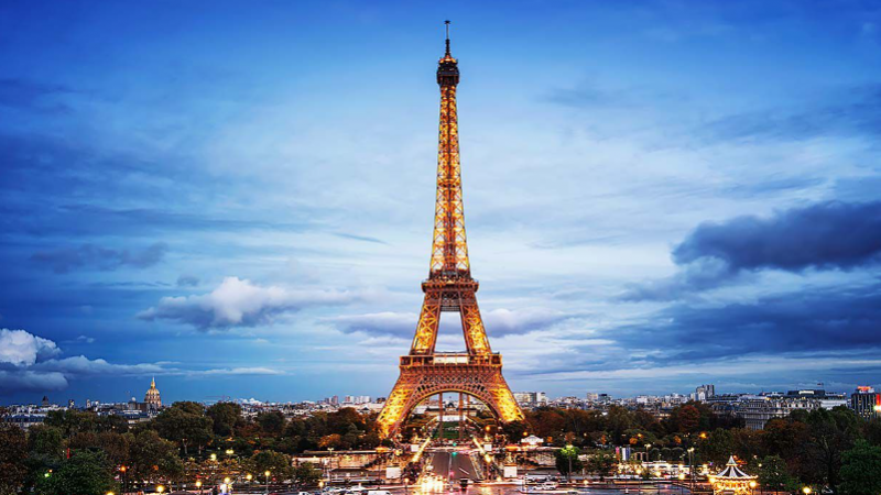 Pse është e paligjshme të fotografosh Kullën Eiffel gjatë natës, por jo gjatë ditës?