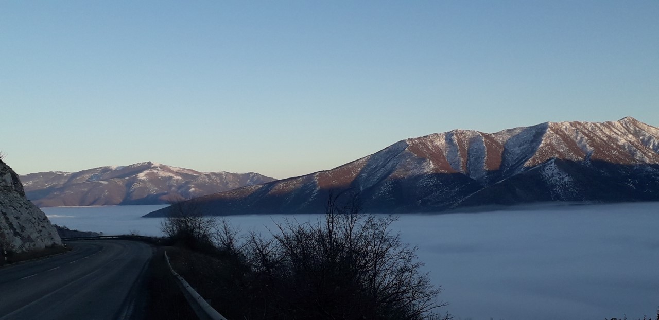 Moti sot pjesërisht me vranësira  me mjegull në disa lugina