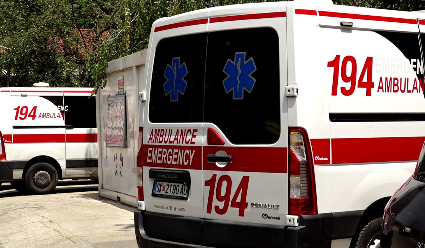 Një adoleshent nga Shkupi është plagosur rëndë  Ai ra nga kati i tretë i shtëpisë ku po qëndronte