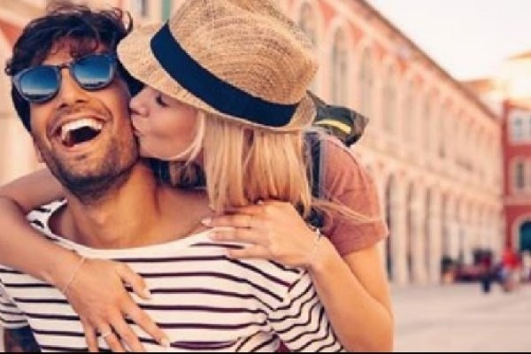 studimi-i-ri-zbulon-historia-e-puthjes-eshte-me-shume-se-20-milione-vjecare