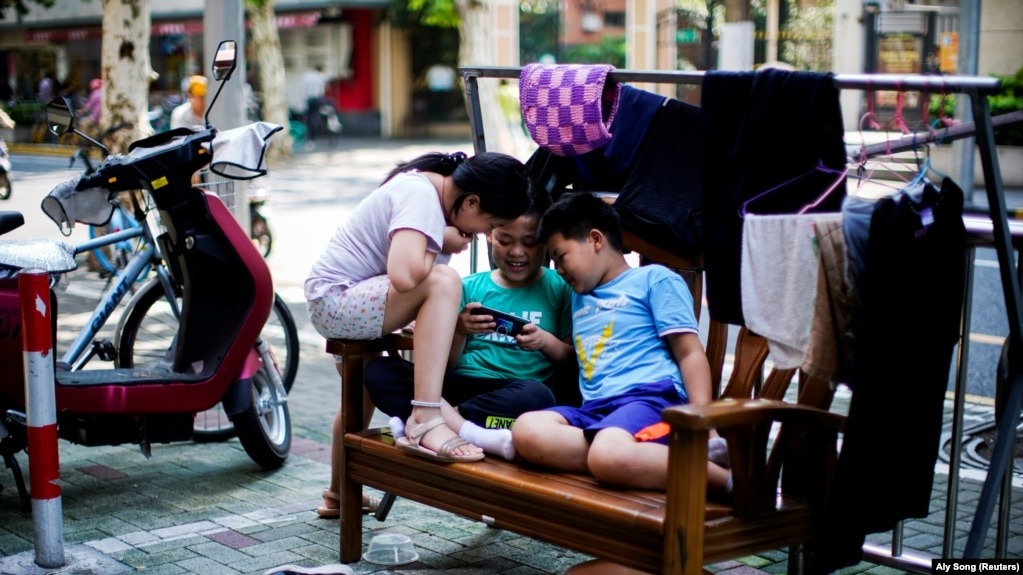 Ka kaluar një vit që kur Zelanda e Re ndaloi telefonat celularë në shkolla  rezultatet janë të habitshme