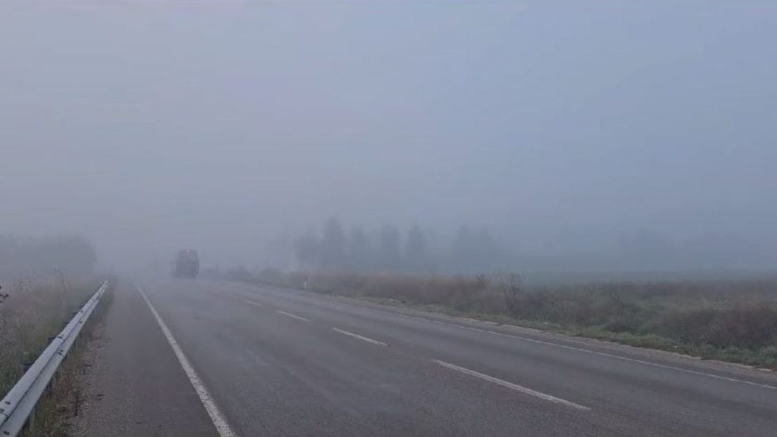 Kujdes  Dukshmëria në disa rrugë është zvogëluar për shkak të mjegullës