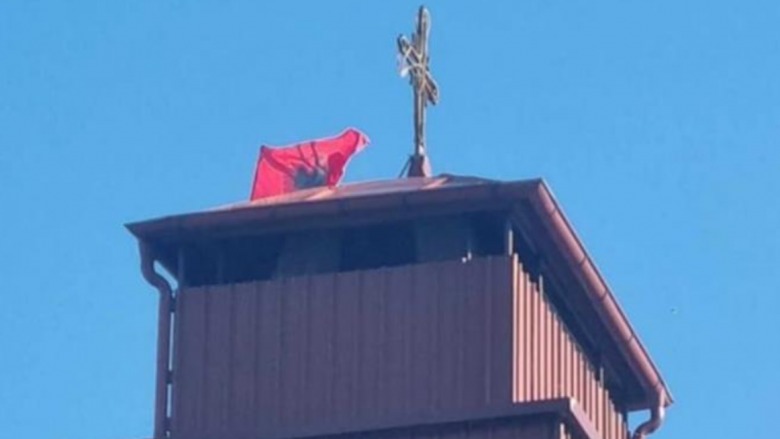 Flamuri Shqiptar Vendoset Në Kishën Që Gjendet Në Kalanë E Tetovës Alsat