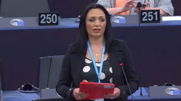 Deputetja Bilalli-Zendeli në KiE ia përmend Serbisë vrasjen e familjes Jashari