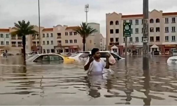 Përmbytjet në Emiratet e Bashkuara Arabe – Shkon në 20 numri i viktimave