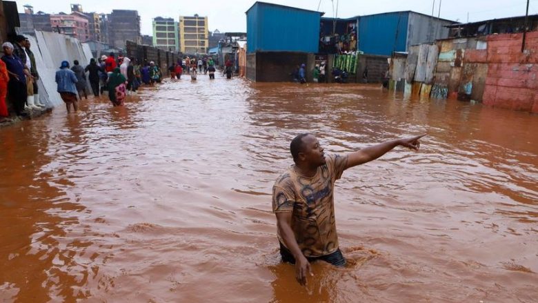 Javë me shira të dendur, dhjetëra të vdekur – pamje që tregojnë përmbytjet shkatërruese në Kenia