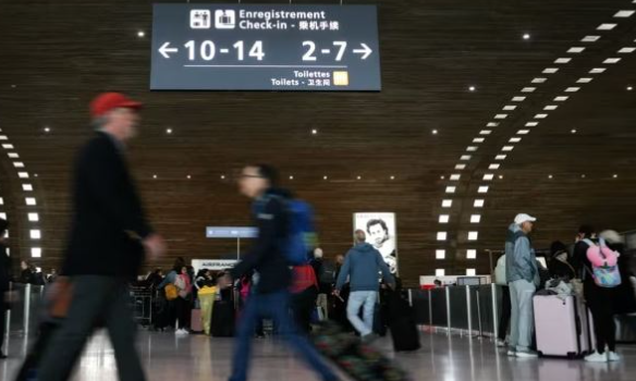 Francë, anulohen mijëra fluturime për shkak të grevës të kontrollorëve ajrorë