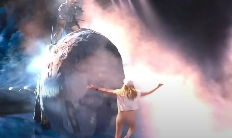 Bota u trondit, performanca më skandaloze e Eurovizionit: Përfaqësuesja finlandeze doli në skenë pa të brendshme