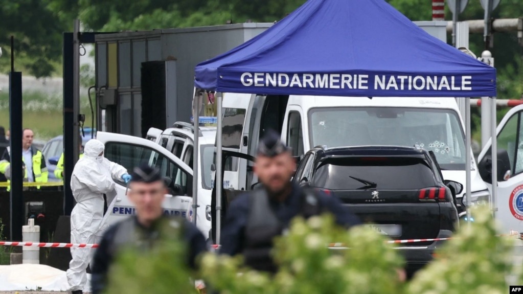 Policia franceze vret një person që tentoi t’i vinte flakën një sinagoge