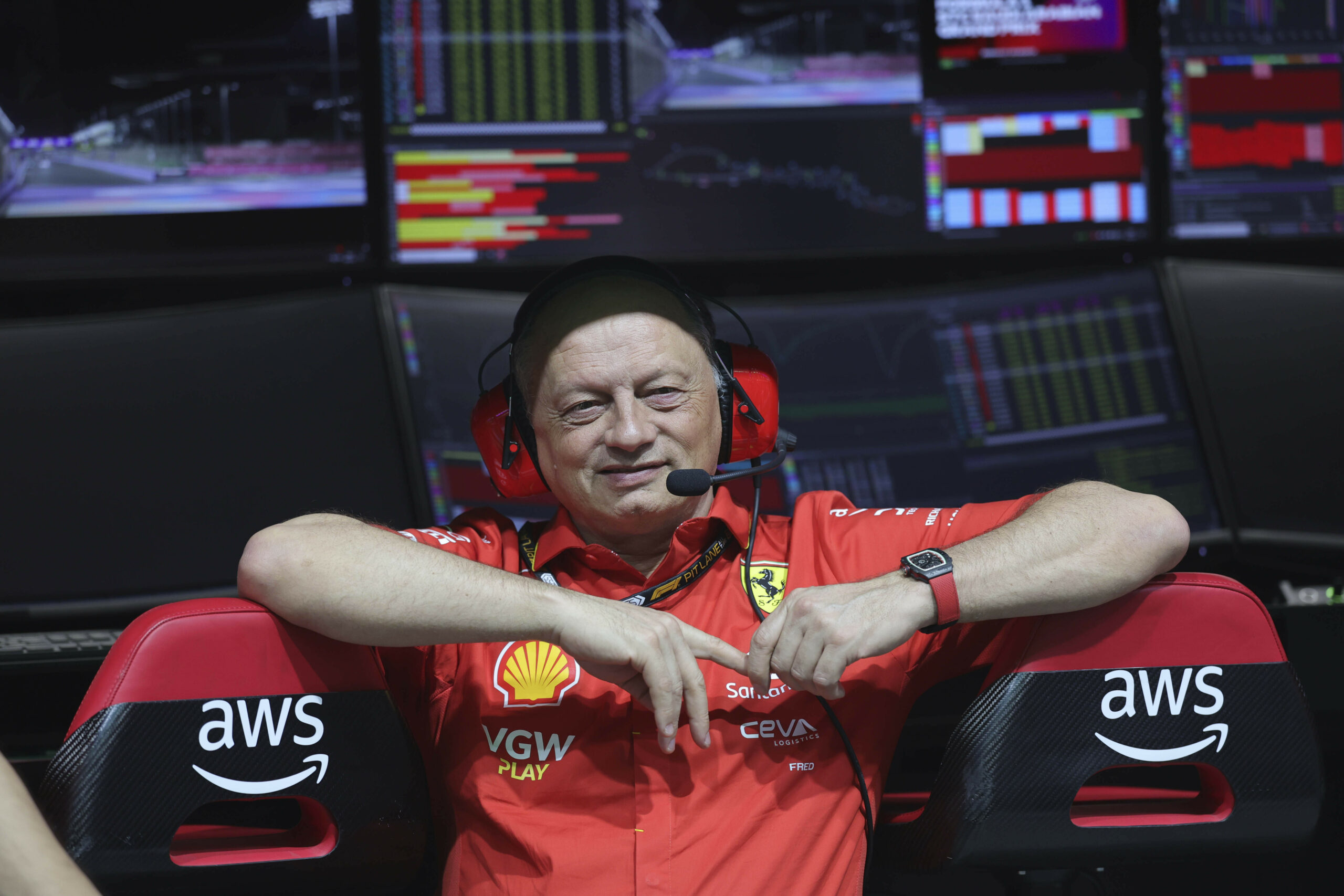 Drejtori i Ferrarit zbulon se si kanë rrjedh bisedat me Luis Hamiltonin