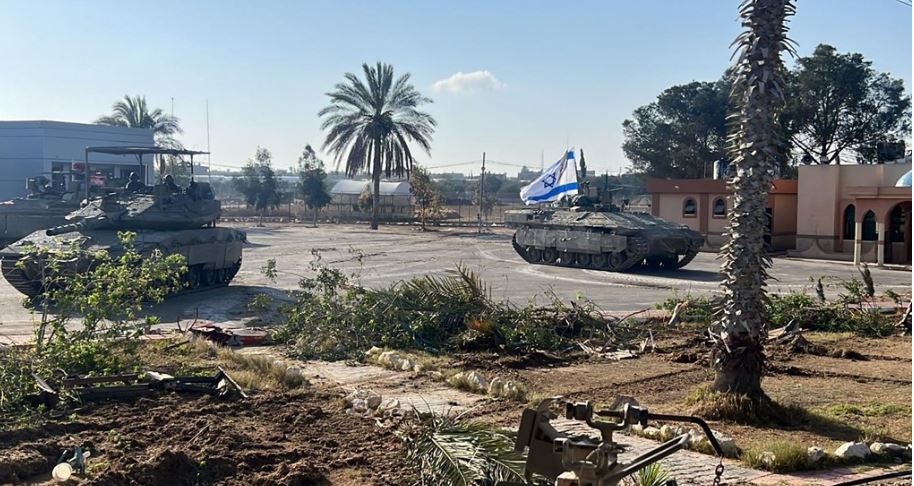 Izraeli merr kontrollin e kalimit kufitar në Rafah, vriten 20 persona të armatosur të Hamasit