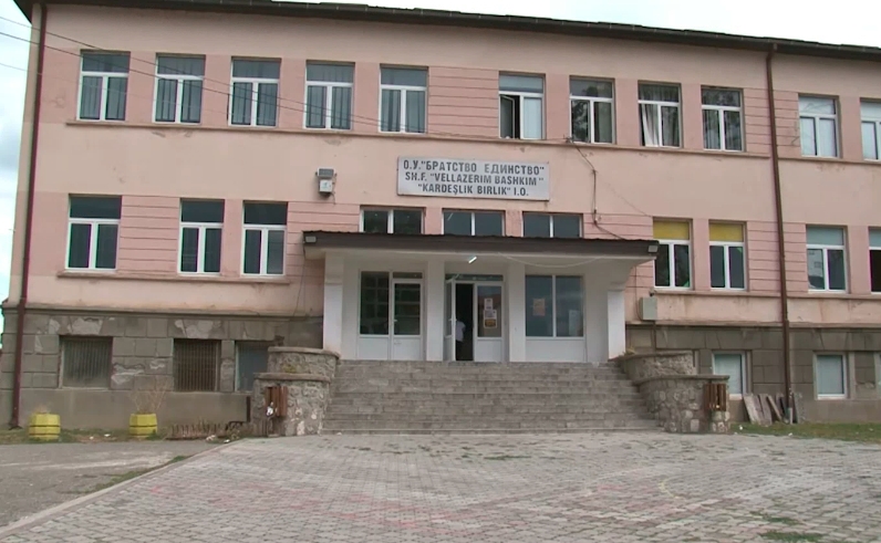 Në gjimnazin e Ohrit nuk ka paralele në shqip