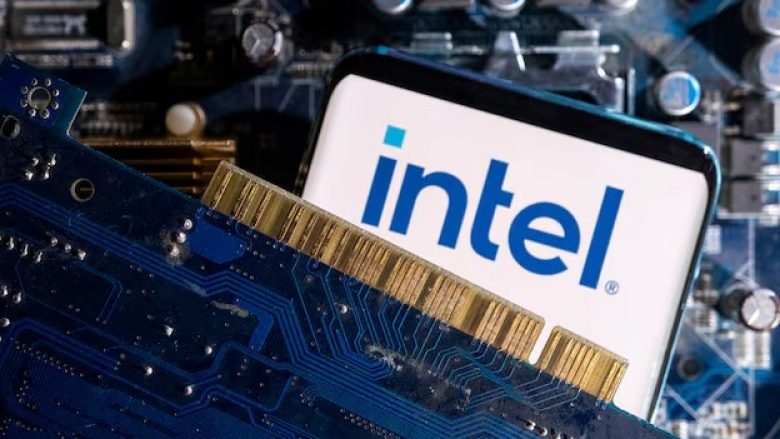 Intel i afrohet marrëveshjes prej 11 miliardë dollarësh me Apollo për një fabrikë të çipave në Irlandë