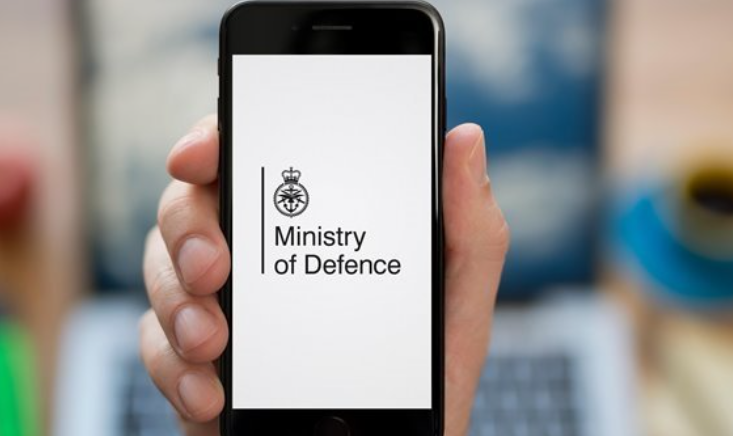 Ministria britanike e Mbrojtjes bie pre e një sulmi kibernetik, dyshime për Kinën