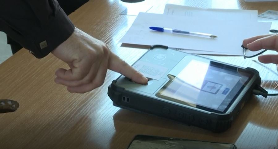 Votimi në Tetovë, Dauti: Në dy vendvotime janë paraqitur probleme me pajisjet biometrike