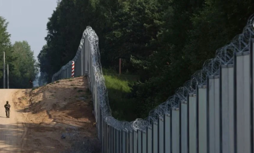 Polonia do të ndërtojë mure mbrojtëse në kufirin lindor