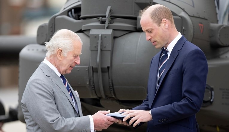 Mbreti Charles i dha një titull të lartë ushtarak Princit William