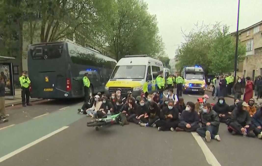 Protesta në Londër/ Manifestuesit kundërshtojnë dëbimin e emigrantëve nga vendi