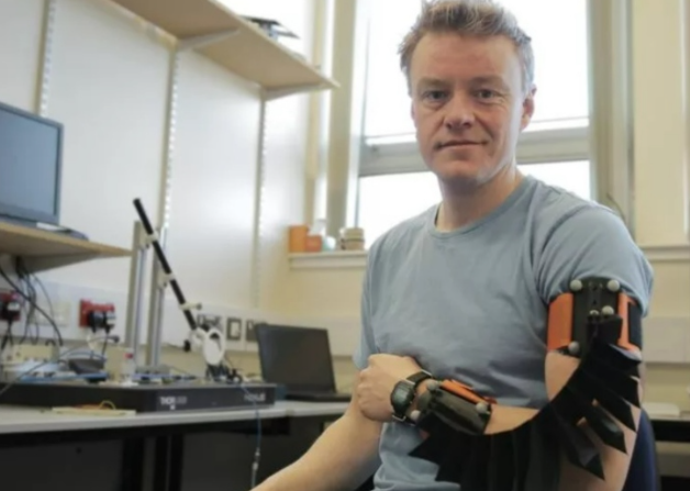 Një krah i ri robotik mund të ndihmojë pacientët me goditje në tru