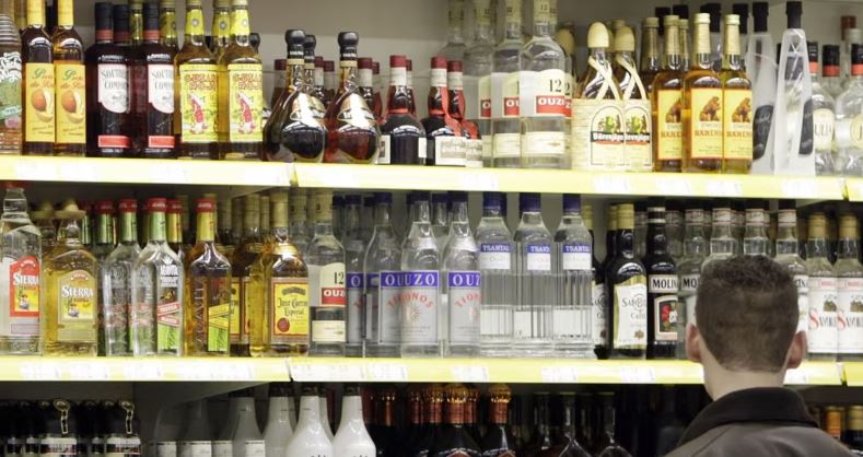 Ekspertët: Pirja e alkoolit duhet të jetë minimale, rrit rrezikun e disa llojeve të kancerit