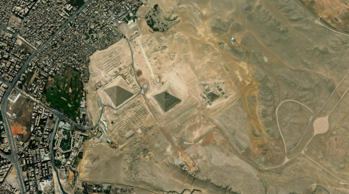 Arkeologët në mëdyshje nga një anomali e çuditshme e varrosur pranë piramidave të Gizës
