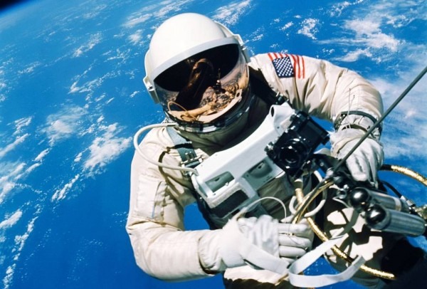 Astronauti që eci për herë të parë në hapësirë
