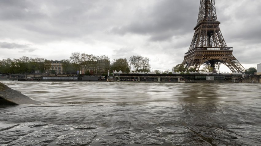 Paris, 50 mijë metra kub ujëra të zeza derdhen në lumin Senë
