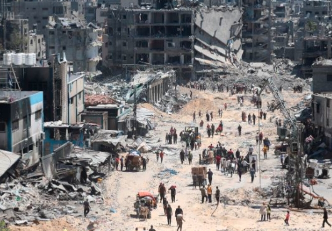 “Dikur plot jetë”/ Shtëpi dhe shkolla të shkatërruar, pamjet që përballen palestinezët e rikthyer në Jabalya