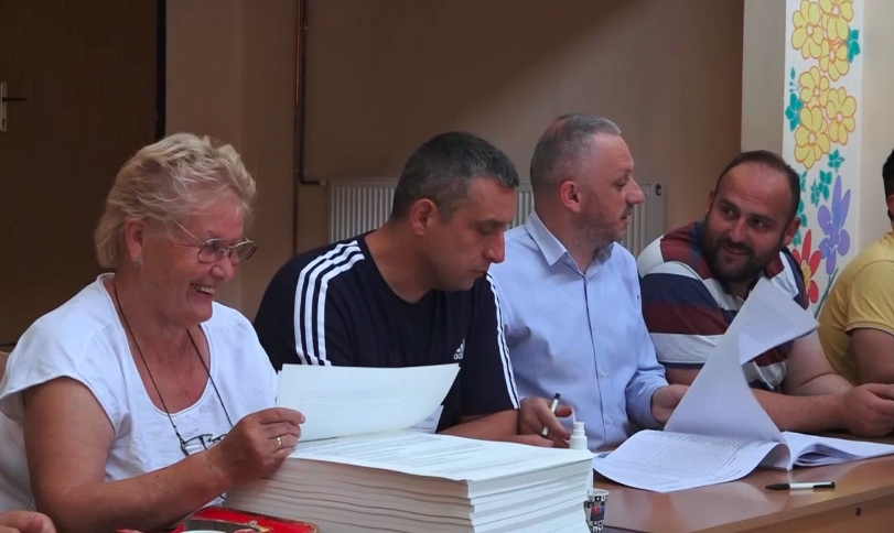 Zgjedhjet në Serbi/ Në Luginë të Preshevës shqiptarët po zgjedhin mes dhjetë listave në dy Komuna