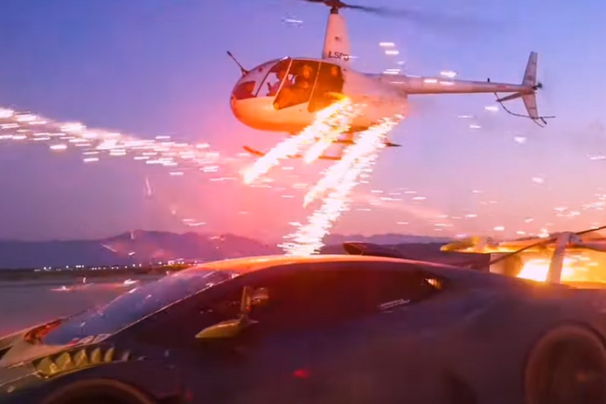 YouTuber qëlloi Lamborghinin me fishekzjarre nga helikopteri: Do t’i kushtojë shtrenjtë