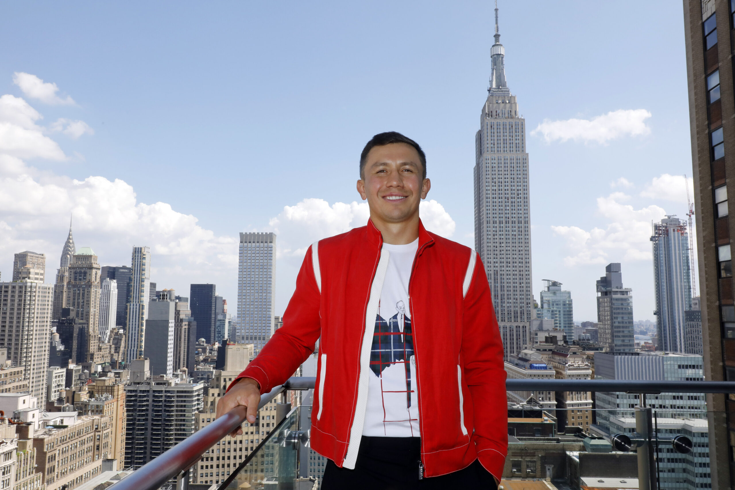 Ish kampion i peshave të mesme në krye të  World Boxing 