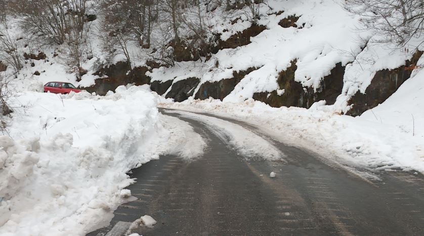 Betoni vetëngrohës shkrin borën dhe akullin pa përdorimin e kripës