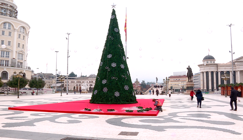 Bredh prej 13 metra në Shkup  Plani i Gjorgjievskit për dekorin e Vitit të Ri