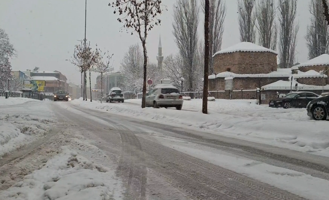 Stuhi dimërore në Evropë dhe Ballkan  Borë  të ftohtë dhe kaos trafiku nga Shkupi në Bruksel