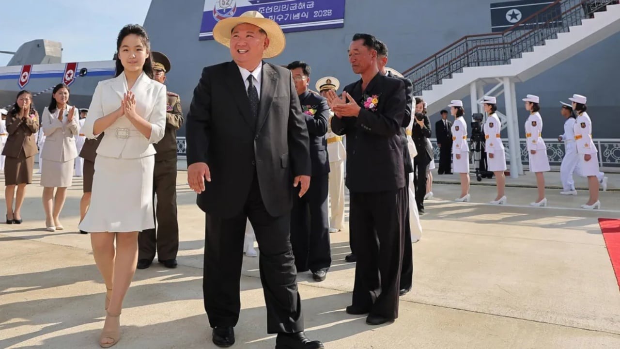 anija-me-e-madhe-e-luftes-ne-korene-e-veriut-kthehet-ne-det-kim-jong-un-paralajmeron-armiqte