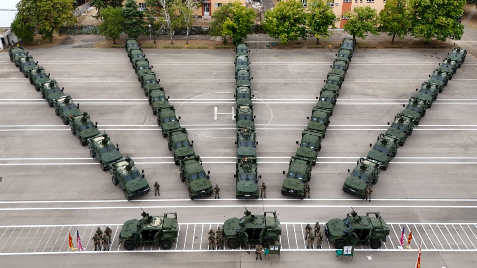 Mickoski: Kapacitetet e Ushtrisë po rriten, 29 automjete të reja të blinduara nga SHBA-ja