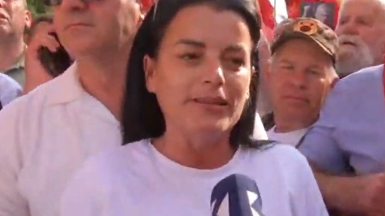 Vasfije Krasniqi i bashkohet protestës kundër Gjykatës Speciale  Jam krenare me UÇK në