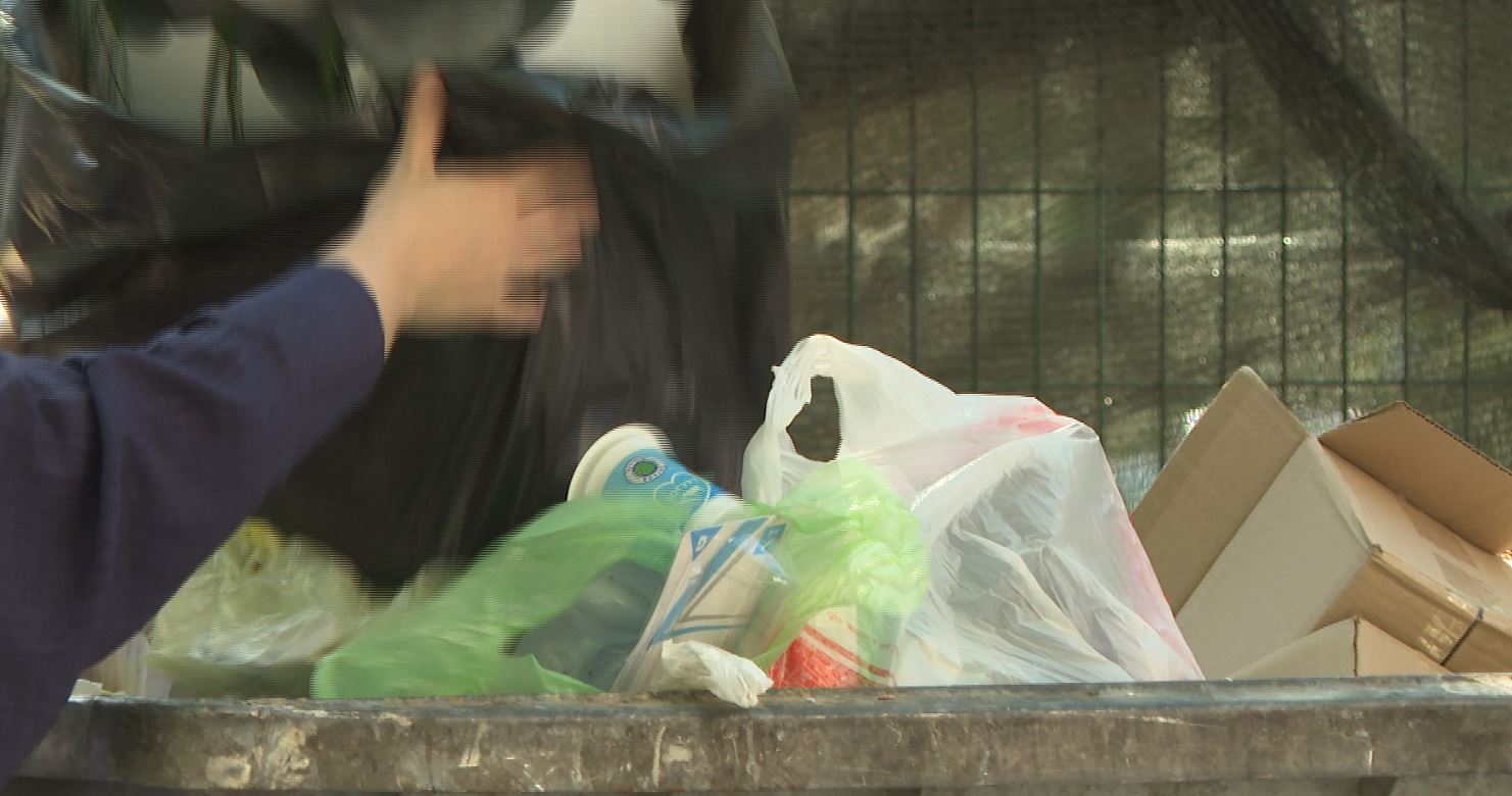 Shkup  hedhja e mbeturinave pas orës 22 00 deri në 6 00 të mëngjesit do të kushtojë 50 euro gjobë