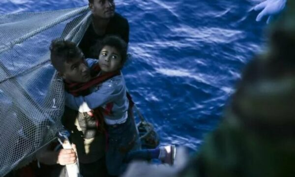 Tragjedi në Mesdhe  mbytet anija në brigjet e Tunizisë  raportohet për 40 të vdekur