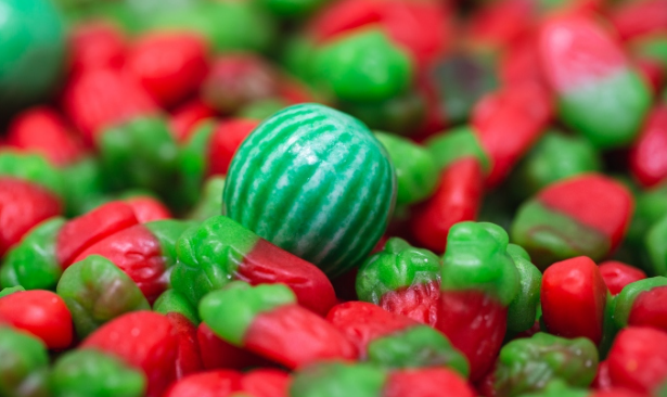 si-shkaktuan-karamelet-me-mentol-helmim-masiv-vdekjeprures-per-halloween-ne-mbreterine-e-bashkuar